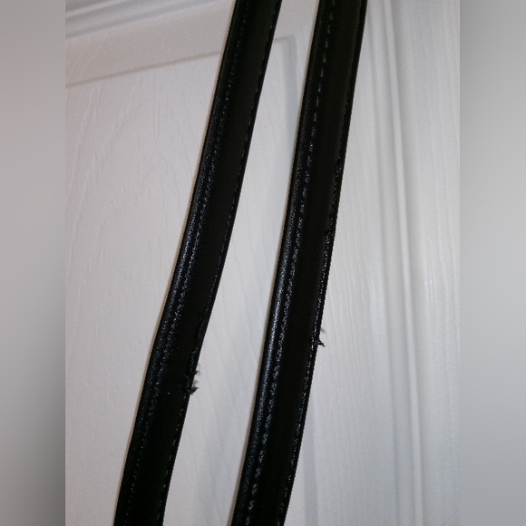 (Clearance) Expressions NYC black 🖤 fluffy crossbody purse - Picture 7 of 8